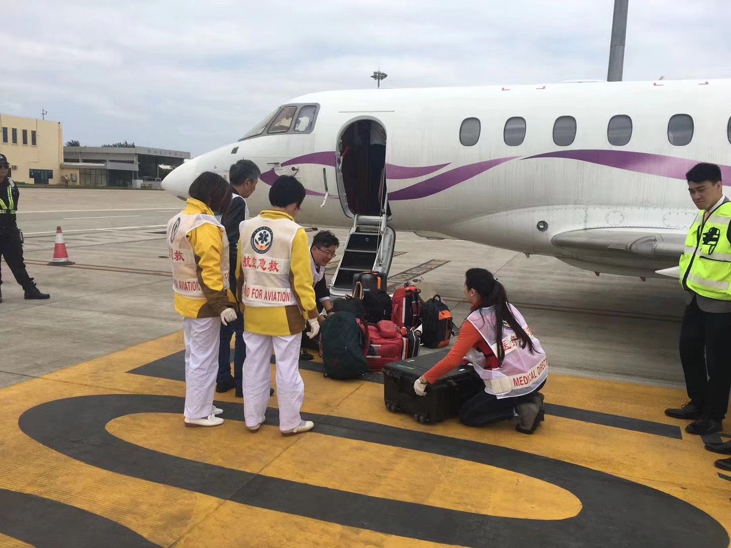 宁波香港出入境救护车出租